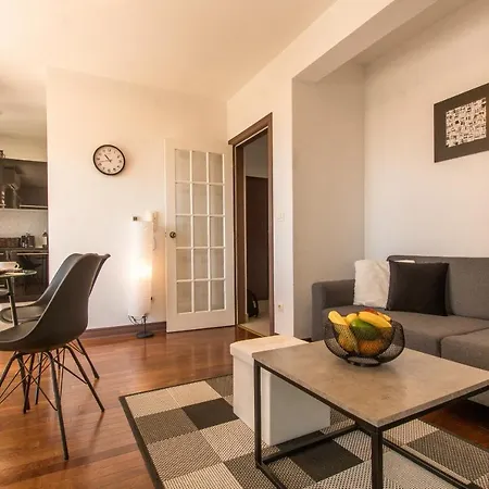Ivy - Free Parking Apartment *