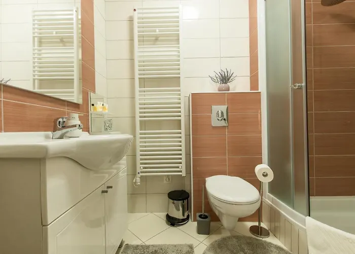 Ivy - Free Parking *