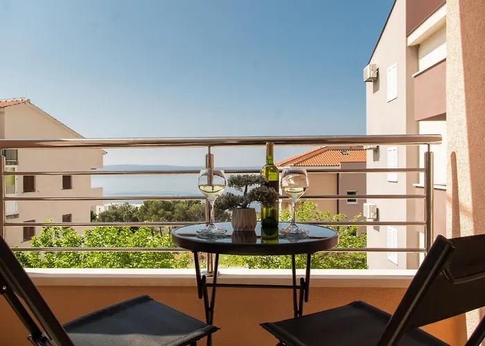 Ivy - Free Parking Makarska