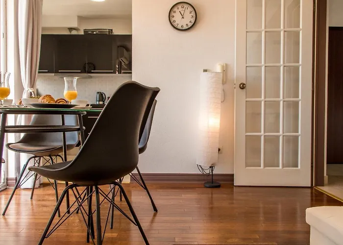 Ivy - Free Parking Makarska